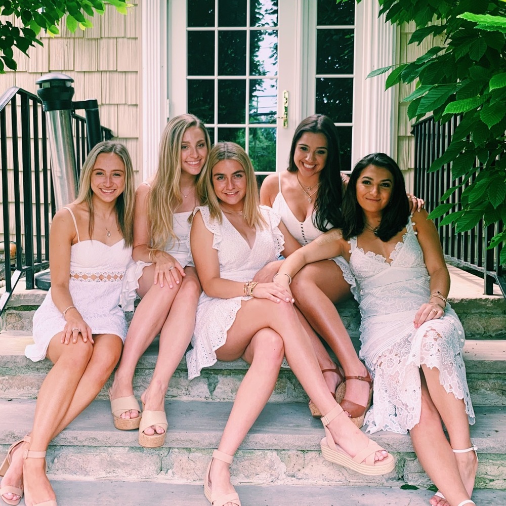 Meet your Posher, Dahlia